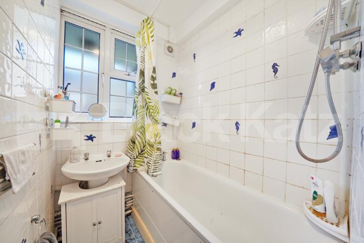 Superbly located Mid-Century development  Doddington Grove, Kennington